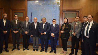 محافظ بورسعيد يستقبل وفد لجنة الصناعة بمجلس النواب 