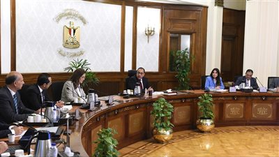 رئيس الوزراء يناقش مقترحات لتحفيز تدفق الاستثمارات الأجنبية والمحلية