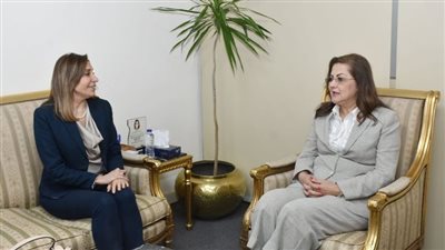 وزيرا الثقافة والتخطيط يبحثان آليات دعم التعاون لتطوير مجالات الحرف اليدوية التراثية 