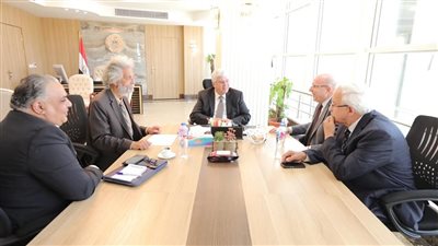 وزير التعليم العالي يبحث آليات التعاون المشترك مع نقيب الأطباء