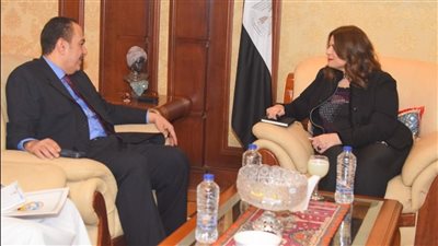 وزيرة الهجرة تستقبل السفير الكويتي بالقاهرة لبحث أوضاع الجالية المصرية بالكويت