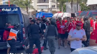 سوء تنظيم.. اشتباكات أمام ملعب محمد الخامس قبل مباراة الأهلي والوداد