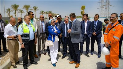وزيرة البيئة ورئيس الهيئة العامة للمنطقة الإقتصادية يتفقدا شركة اتيكو فارما أول مصنع للأدوية صديق للبيئة