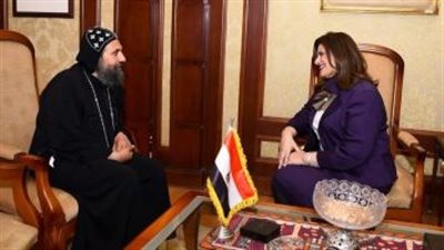 وزيرة الهجرة تستقبل كاهن كنيسة السيدة العذراء والقديسة دميانة بأيرلندا