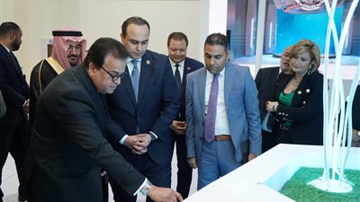 رئيس هيئة الرعاية الصحية يستقبل وزير الصحة والسكان لزيارة جناح الهيئة بالمعرض الطبي