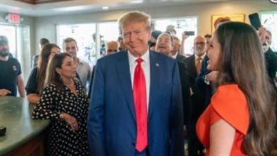 أنصار ترامب ومحبوه يغنون 