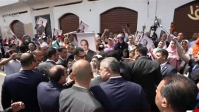 الرئيس السيسى يجرى حديثا مع مسؤولى مبادرة 