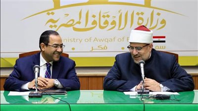 وزير الأوقاف يتسلم نتيجة مسابقة العمال من رئيس الجهاز المركزي للتنظيم والإدارة