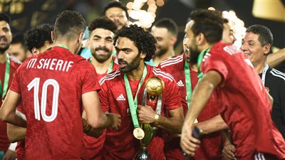 عروض بالجملة للاعبي الأهلي بعد التتويج الإفريقي.. علي رأسهم الدوري الإنجليزي
