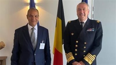 سفير مصر ببروكسل يلتقى مع رئيس الأركان البلجيكى الأدميرال مايكل هوفمان