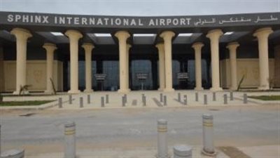جولة مفاجئة لوزير الطيران المدنى بمطار سفنكس الدولى