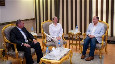 وزيرة البيئة تبدأ جولتها بمحافظات الصعيد بتفقد المشروعات البيئية بشركة أسيوط لتكرير البترول 