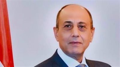 وزير الطيران يغادر إلى فرنسا على رأس وفد للمشاركة فى معرض باريس الجوي