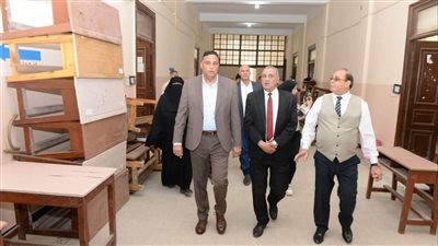 بالصور.. محافظ الدقهلية يتفقد لجان امتحانات 