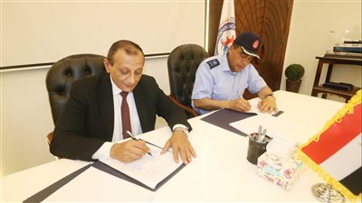 البحر الأحمر توقع عقد بناء وتدشين عدد  4  قاطرات بحرية