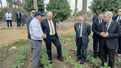 وزير الزراعة يتفقد المزارع البحثية والإرشادية بمركز البحوث الزراعية 