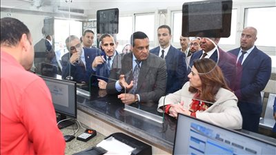 وزيرا الهجرة والتنمية المحلية ومحافظ الغربية يتفقدون مركز السلامة الوطنية والمركز التكنولوجي بالديوان العام 