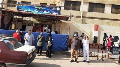 بالصور.. توافد طلاب الثانوية العامة لأداء امتحان اللغة الاجنبية الثانية بالدقهلية 