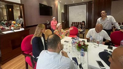 وزيرة البيئة تعلن بدأ دراسة تحليل سلوك القروش بالبحر الاحمر 