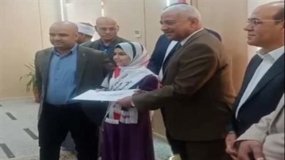 قيادات السويس تكرم أوائل الشهادات الإبتدائية والإعدادية الأزهرية