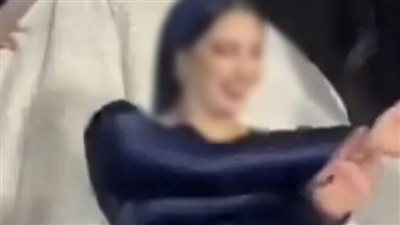 هل لو رحتي فرح تاني هترقصي؟.. صاحبة الفستان الأزرق تصدم الجميع