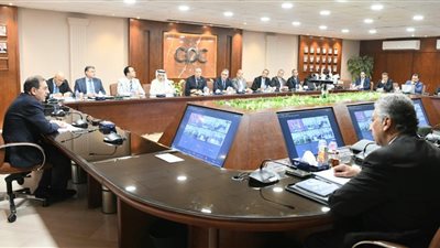 وزير البترول يرأس اجتماع اللجنة العليا لتداول وتوزيع المنتجات البترولية