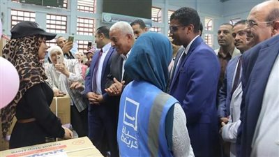 محافظ السويس يسلم 50 جهاز عروسة للمقبلات على الزواج بحضور نواب المحافظة