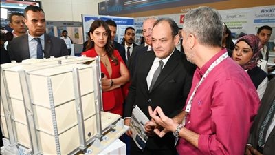 وزير التجارة والصناعة يفتتح معرض 