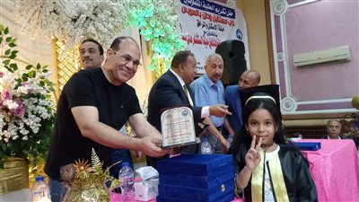 خشانة يكرم طلاب مدينة المستشارعدلي منصور بالسويس