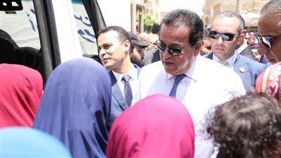 وزير الصحة يتفقد مقر حملة 100 يوم صحة بكفر محفوظ ويوجه بمدّ ساعات العمل لـ 10 مساءً 