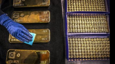 أسعار الذهب والدولار.. استقرار في أسواق العملة والصاغة