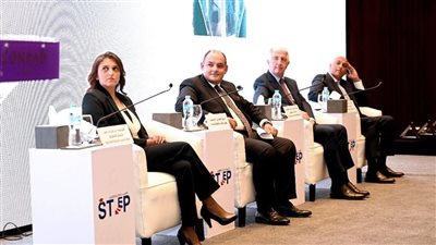 وزير التجارة والصناعة يشارك بحفل تخرج دفعات برنامج مشروع 