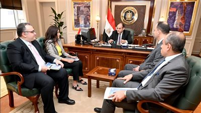 وزير التجارة والصناعة يلتقي وفد شركة هيات ايجيبت التركية للمنتجات الصحية