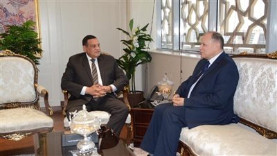 وزير التنمية المحلية يتابع مع محافظ أسيوط معدلات تنفيذ مشروعات 