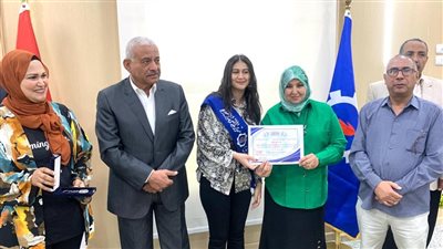 محافظ السويس يكرم أوائل الدبلومات الفنية