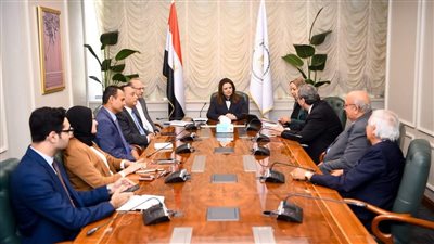 وزيرة الهجرة تبحث مع أعضاء مؤسسة 