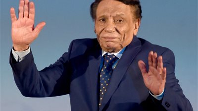 عادل إمام.. خطة اغتيال الزعيم في مسرح الهرم