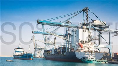 اقتصادية قناة السويس: تنفيذ أول عملية لخدمة تموين سفن بميناء السخنة بنجاح