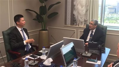 وزير الكهرباء يستقبل رئيس شركة Longi الصينية