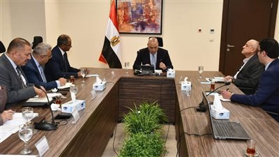 وزير الإسكان يناقش تعديل الكود المصري لاشتراطات الحماية المدنية