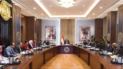 رئيس الوزراء يتابع خطوات تنفيذ برنامج رد الأعباء التصديرية