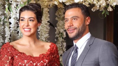 يا زين ما ربيتوا.. ياسمين صبري توجه رسالة للزعيم عادل إمام وزوجته