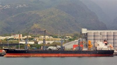 وصول 27 الف طن فحم بترولي لميناء سفاجا البحري