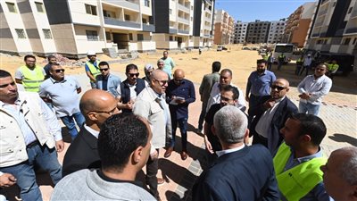 وزير الإسكان يتفقد 5328 وحدة سكنية جار تنفيذها بالمبادرة الرئاسية