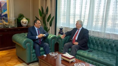 وزير التنمية المحلية يتابع مع محافظ المنوفية آخر مستجدات تنفيذ مشروعات حياة كريمة والخطة الاستثمارية