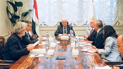 وزير التعليم العالي يبحث مع وفد الفرنكوفونية مُستجدات تنفيذ مشروع مركز أبحاث طبي بجامعة الجلالة 