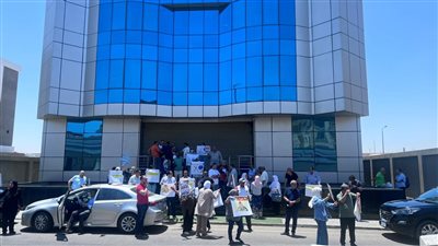 ميكروسكوب.. متضرري شركة مكسيم العقارية ينظمون وقفة أحتجاجية.. ويطالبون بتدخل الحكومة