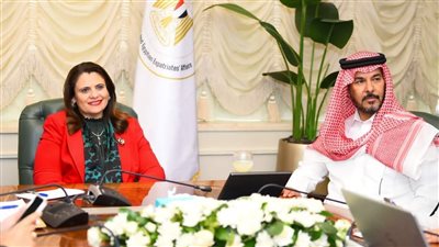 وزيرة الهجرة والملحق العمالي السعودي يوضحان حقوق وواجبات العمالة المصرية