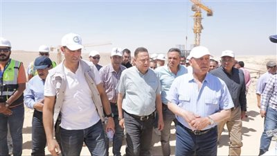 وزير النقل يتفقد مواقع العمل بالخط الأول من شبكة القطار الكهربائي السريع