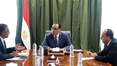 مدبولي يتابع مع الرئيس التنفيذي للهيئة العامة للاستثمار عددا من ملفات العمل